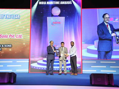 Prashant N Popat receiving an award on behalf of VDSPL as Director vdspl for freight broker of the year