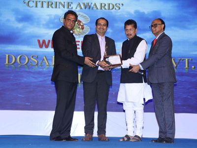 Hardik Vira receiving an award on behalf of VDSPL as Group Head-International Business Development vdspl for freight broker of the year